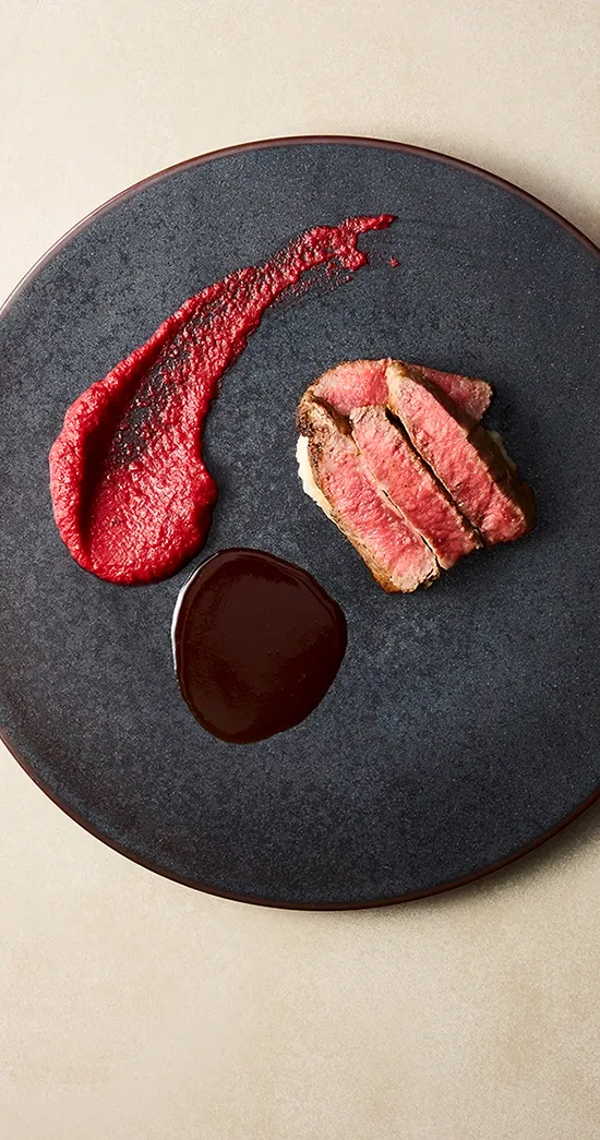 小岩井農場TOKYOクリスマスコースメイン肉料理の写真